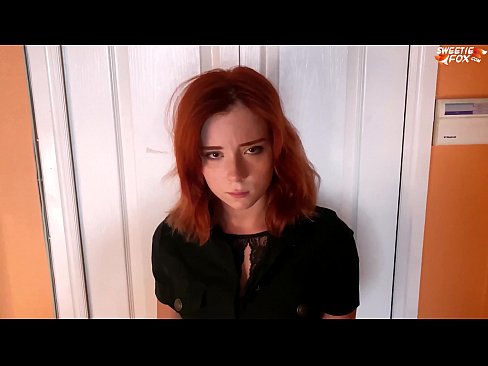 ❤️ Apsargs sodīja skaistu sievieti par zādzību veikalā - sperma mutē ☑ Cietā porno pie mums