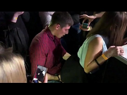 ❤️ Īsts sekss krievu naktsklubā. 18 gadus veca krievu meitene anālajā atverē un vagīnā, kas drāzta naktsklubā ☑ Cietā porno pie mums